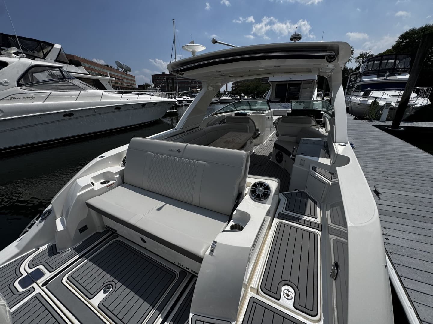 2021 Sea Ray 350 SLX