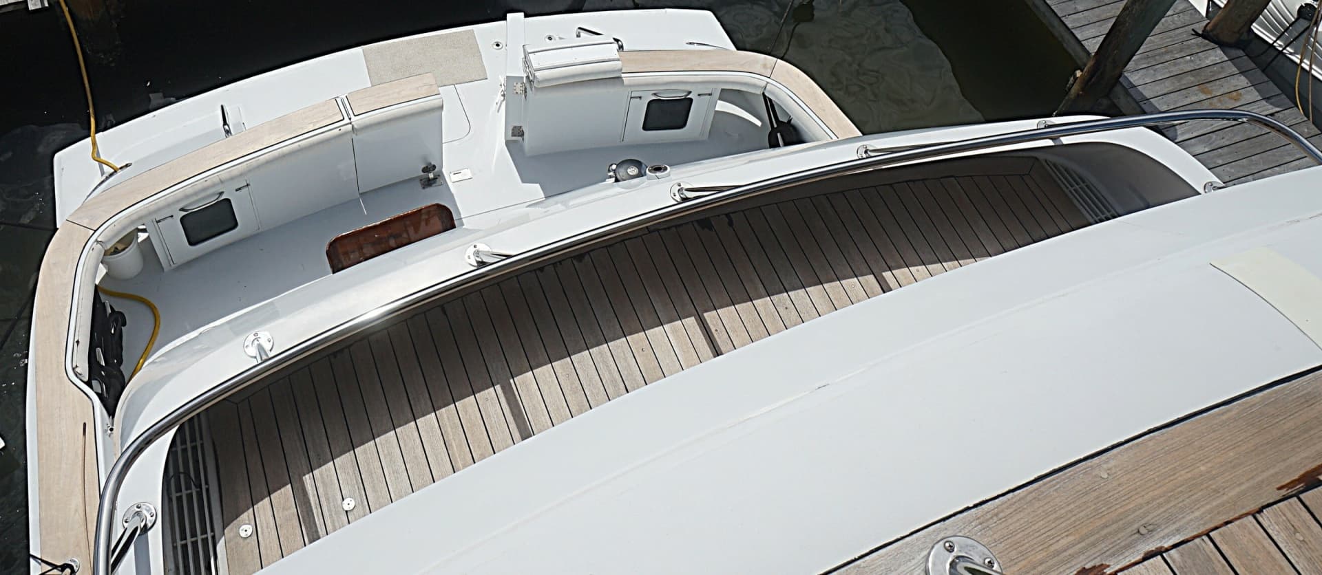 032 Flybridge View Aft