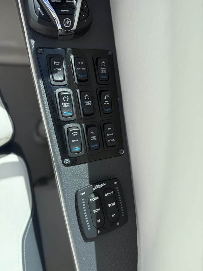 2022 Regal 33OBX