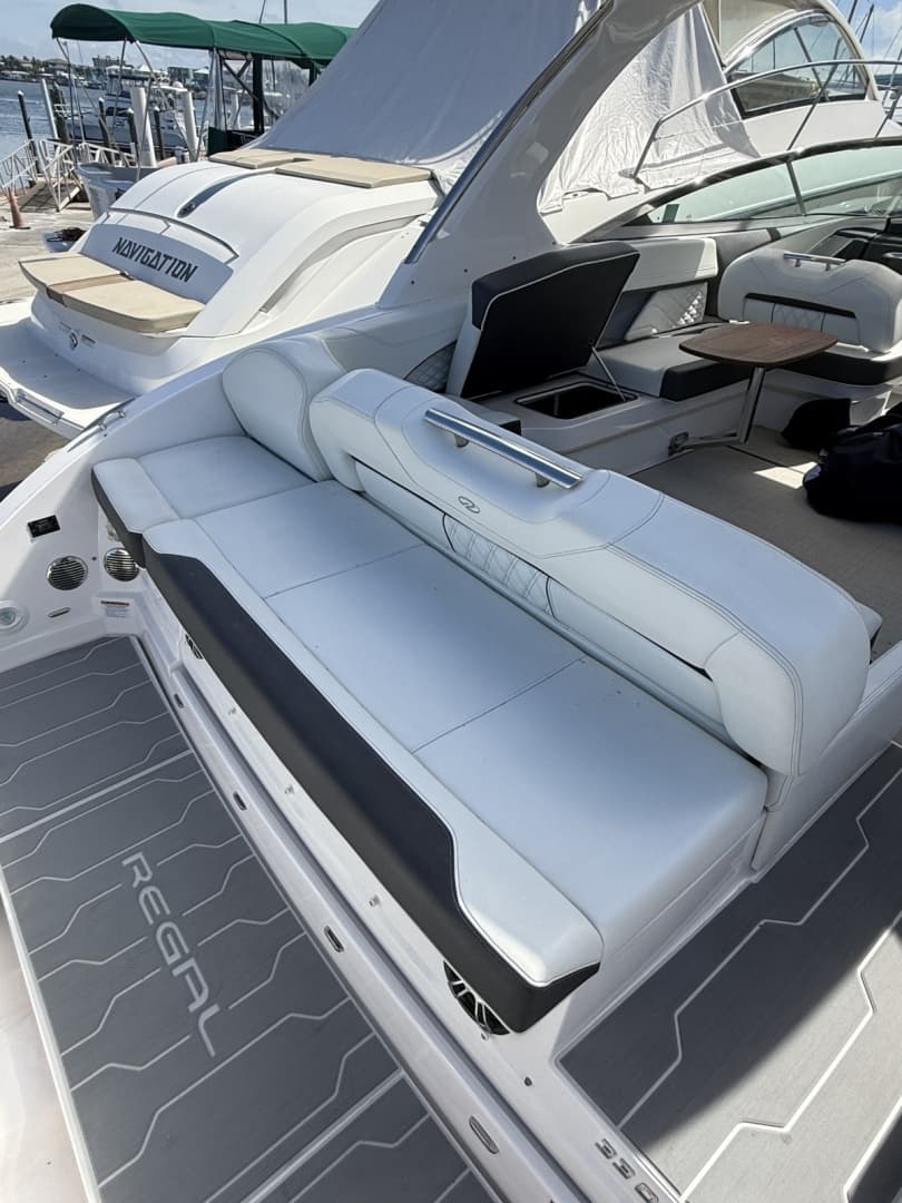 2022 Regal 33OBX