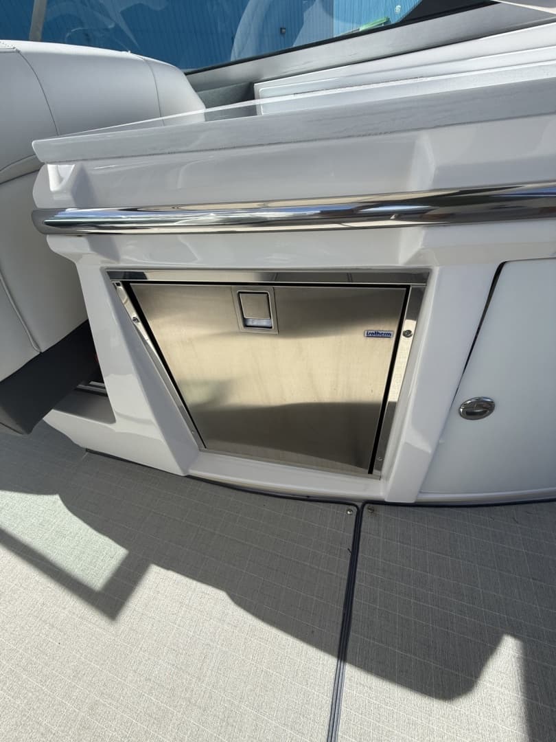 2022 Regal 33OBX