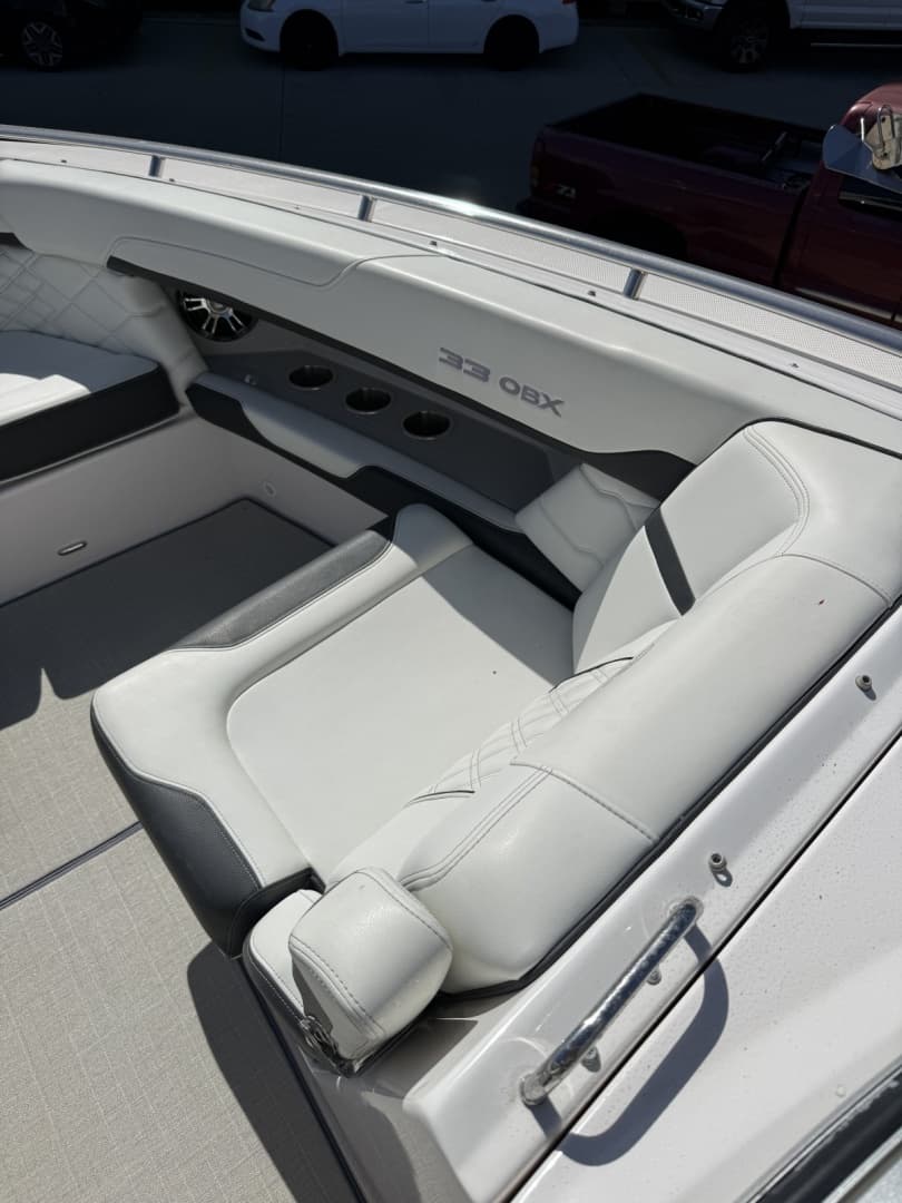 2022 Regal 33OBX
