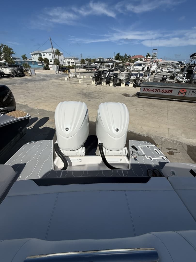 2022 Regal 33OBX