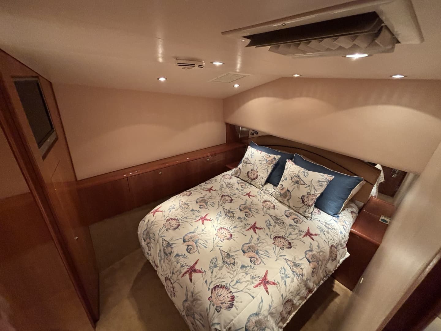 2005 Hatteras Convertible