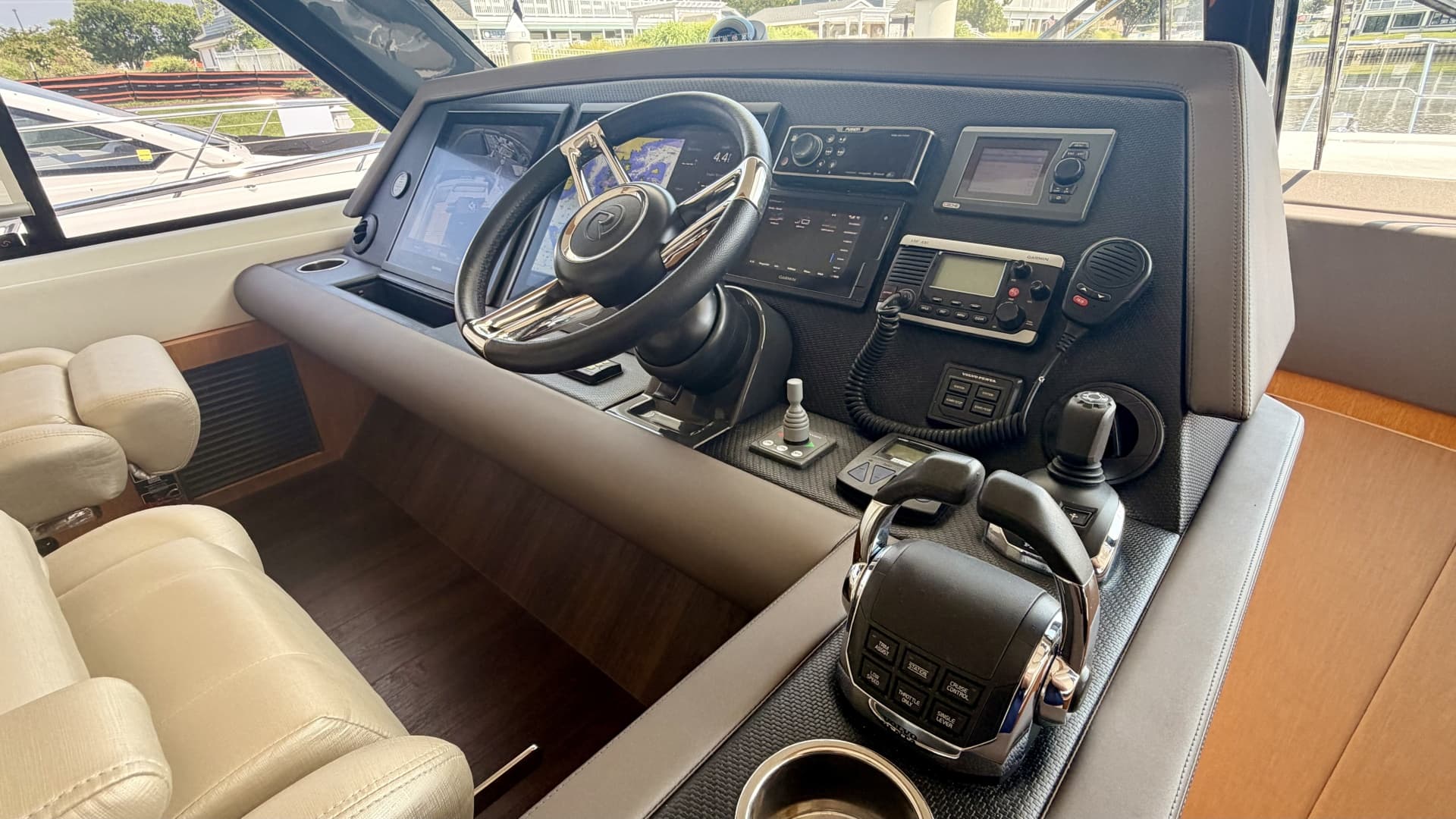 2017 Riviera 525 SUV