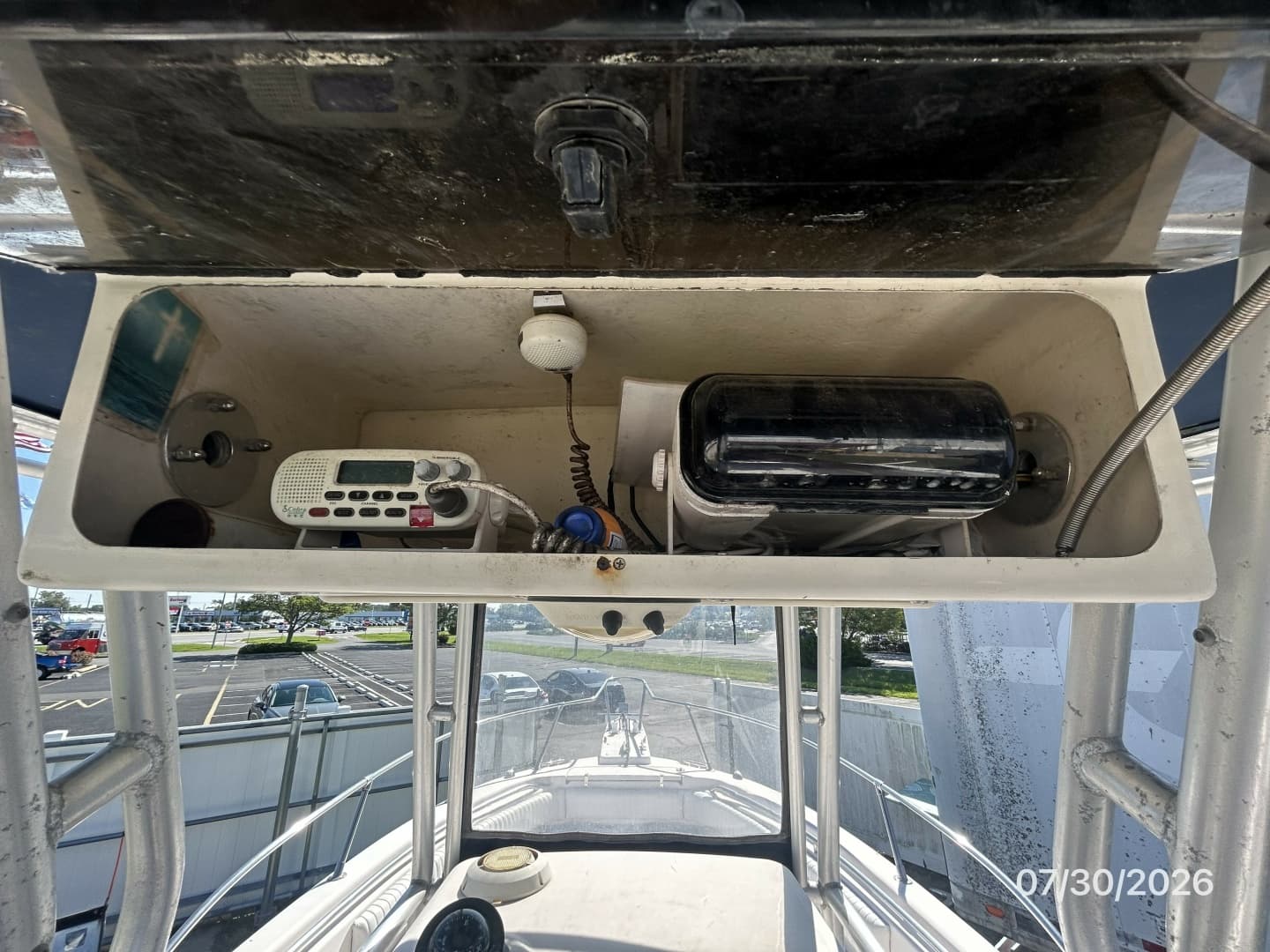 22' Grady-White helm electronics