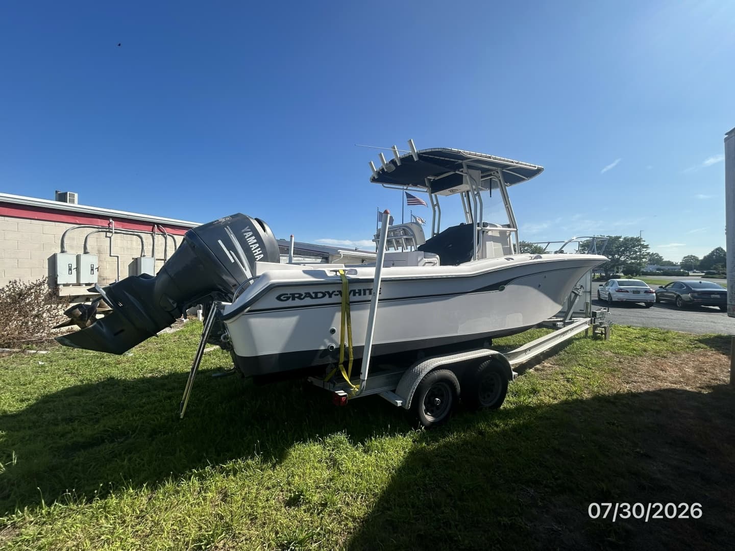 22' Grady-White starboard aft profile