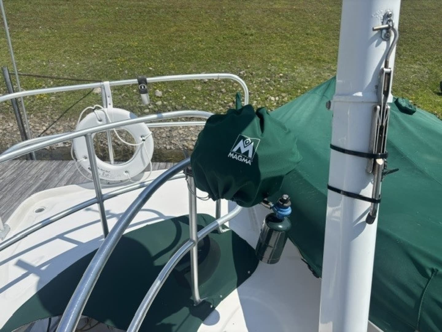 2001 Mainship 390