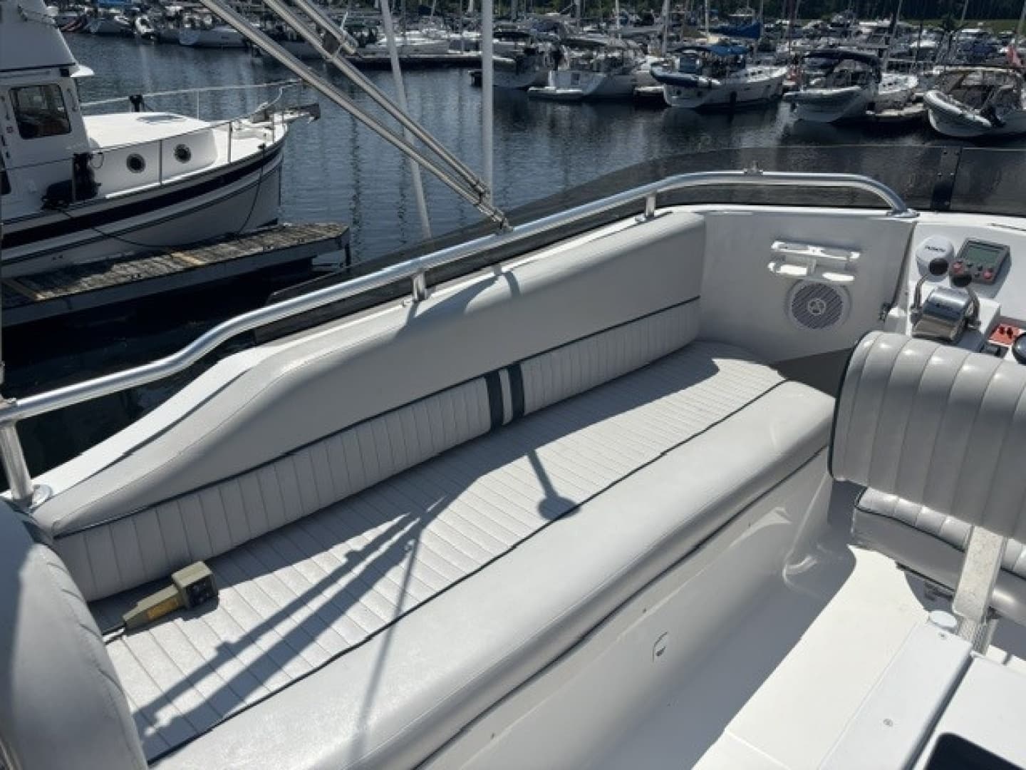 2001 Mainship 390