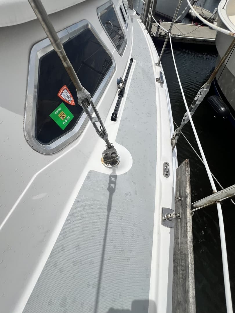 2007 Hunter 41 Deck Salon