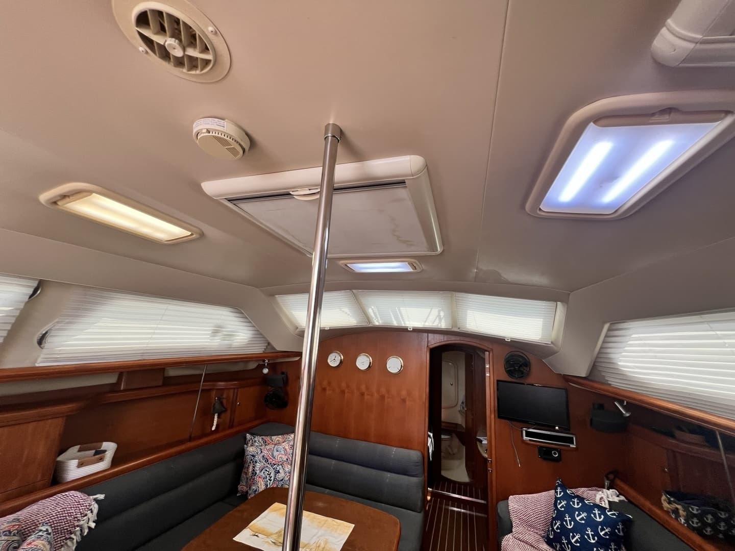2007 Hunter 41 Deck Salon