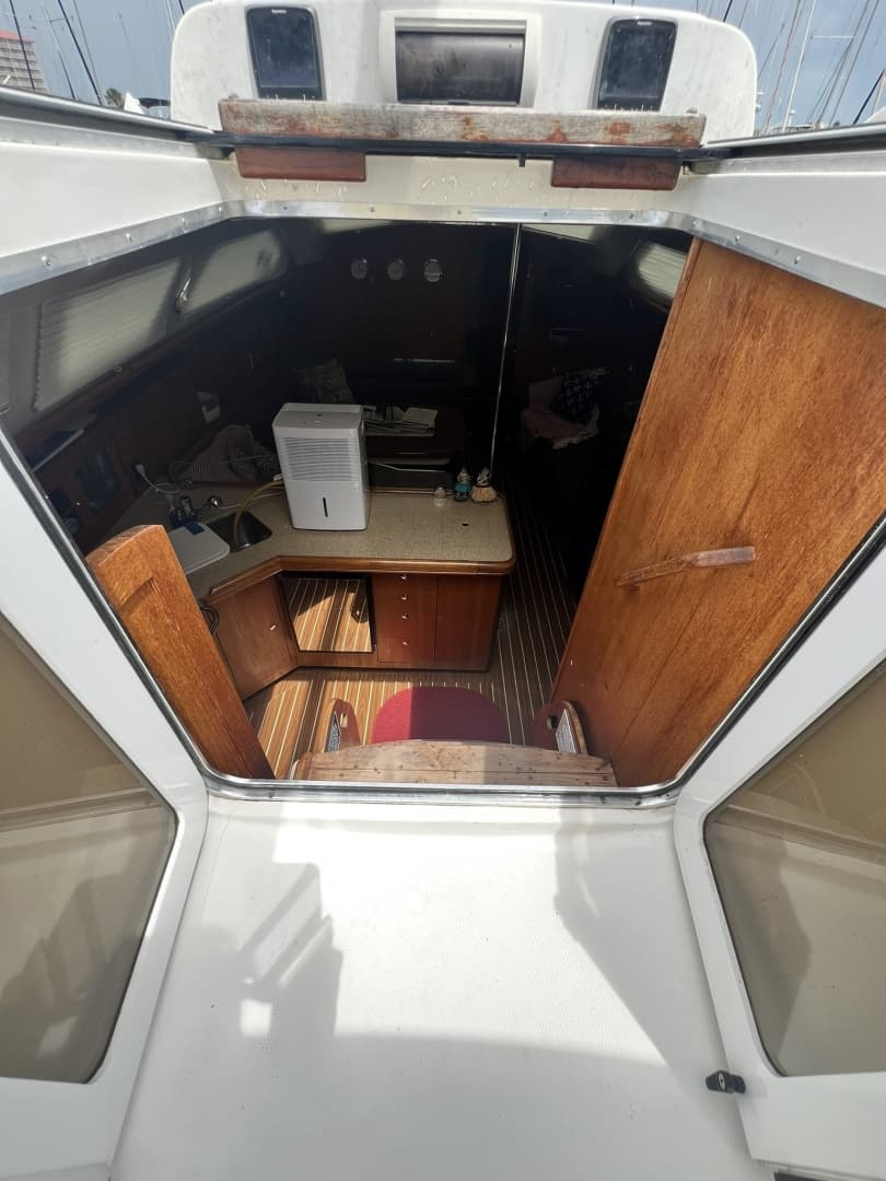 2007 Hunter 41 Deck Salon