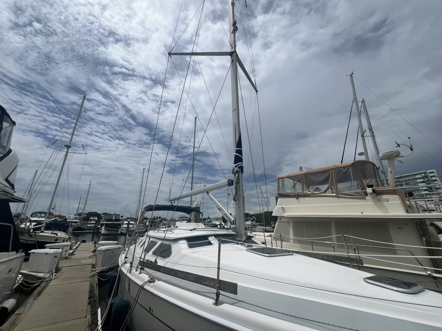 2007 Hunter 41 Deck Salon