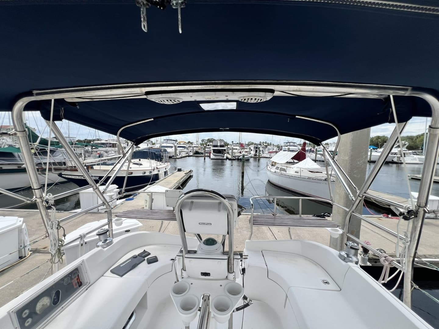 2007 Hunter 41 Deck Salon