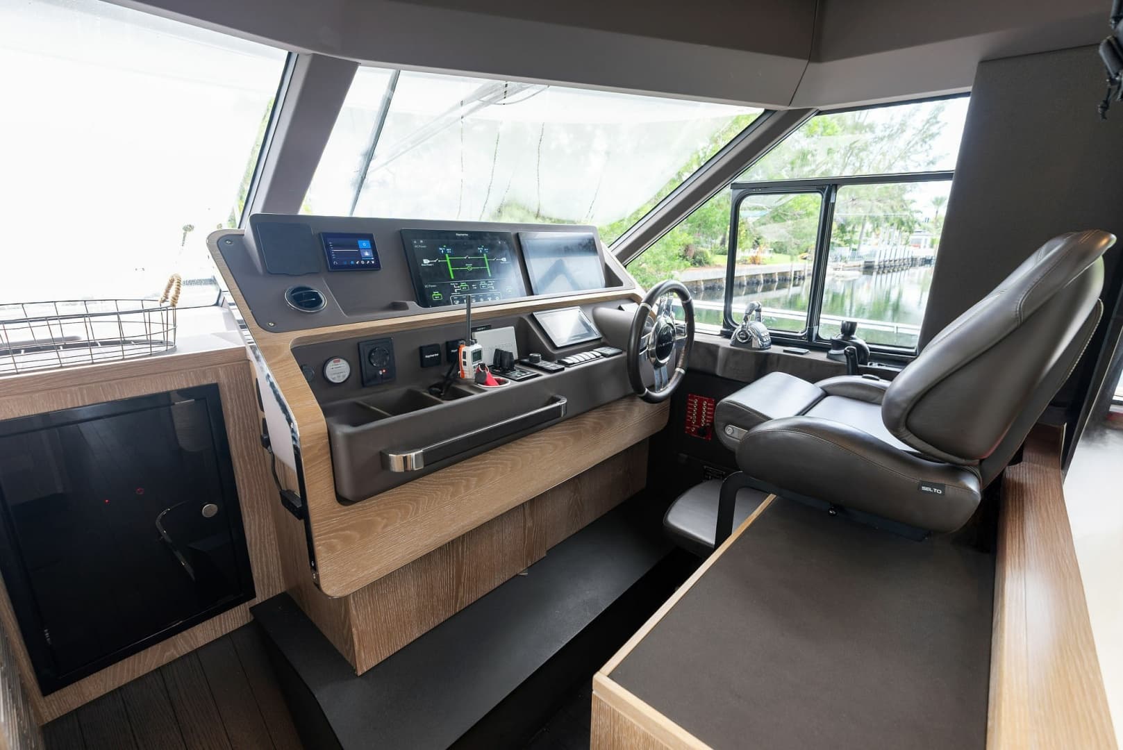 2021 Azimut Magellano 66