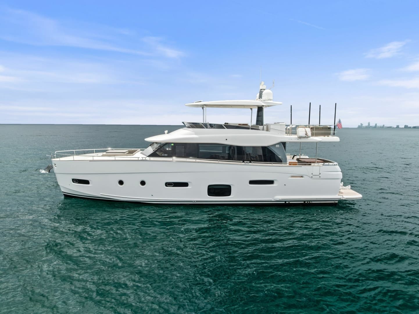 2021 Azimut Magellano 66