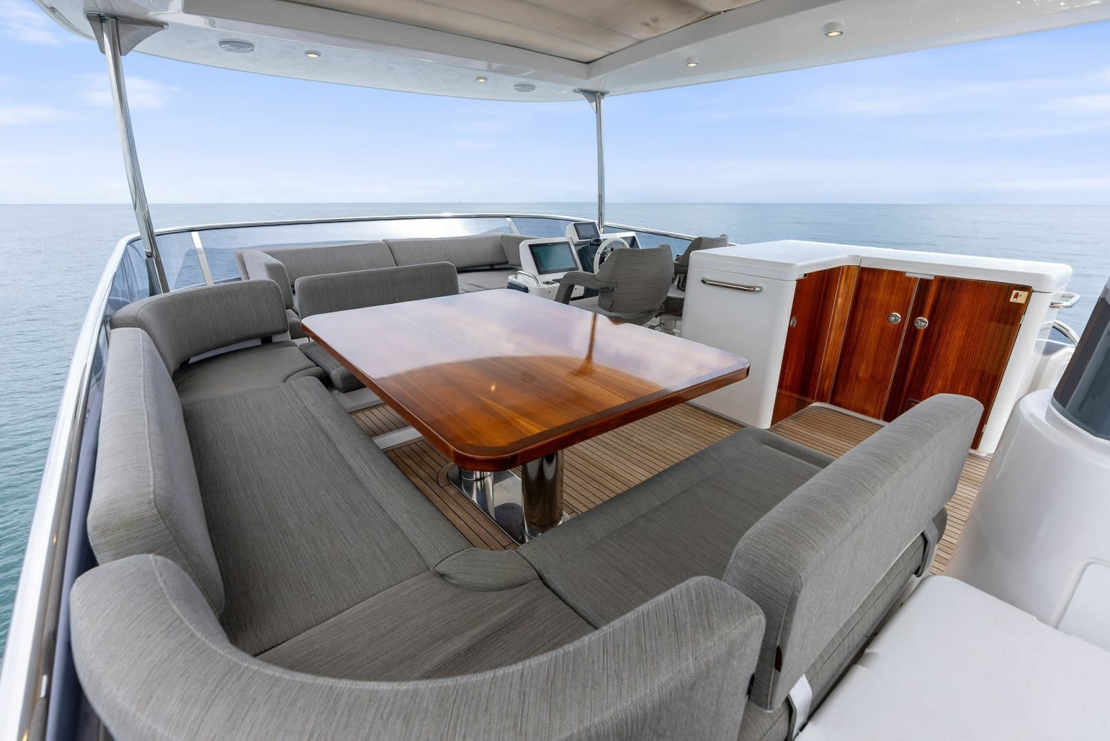 2021 Azimut Magellano 66