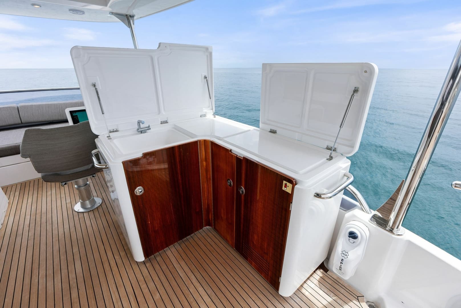 2021 Azimut Magellano 66