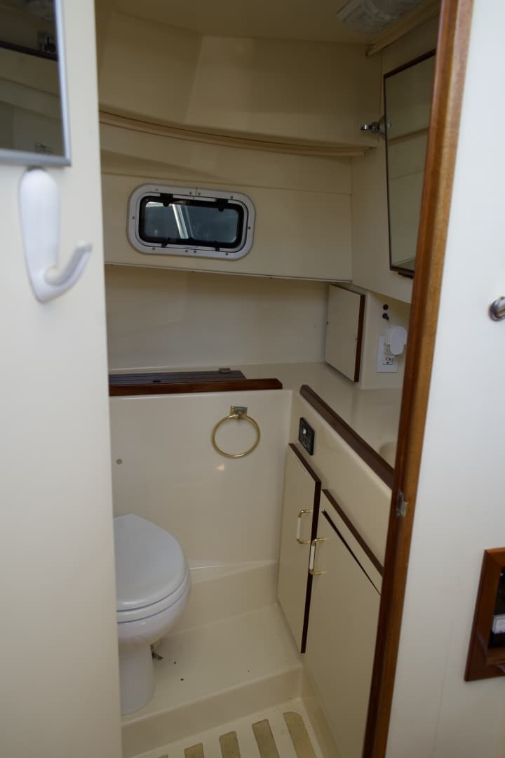 1998 Camano Troll 31