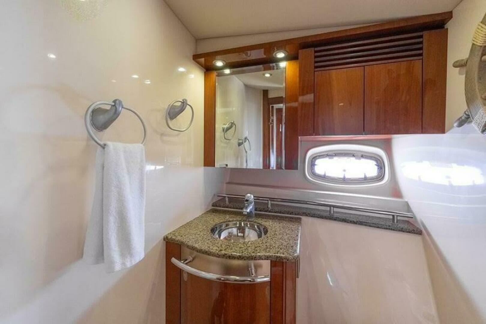 Master vanity sink/mirror