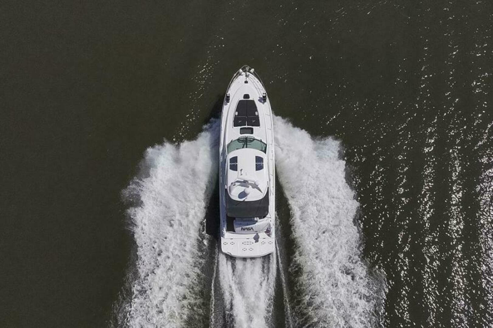 2007 Sea Ray 48 Sundancer underway