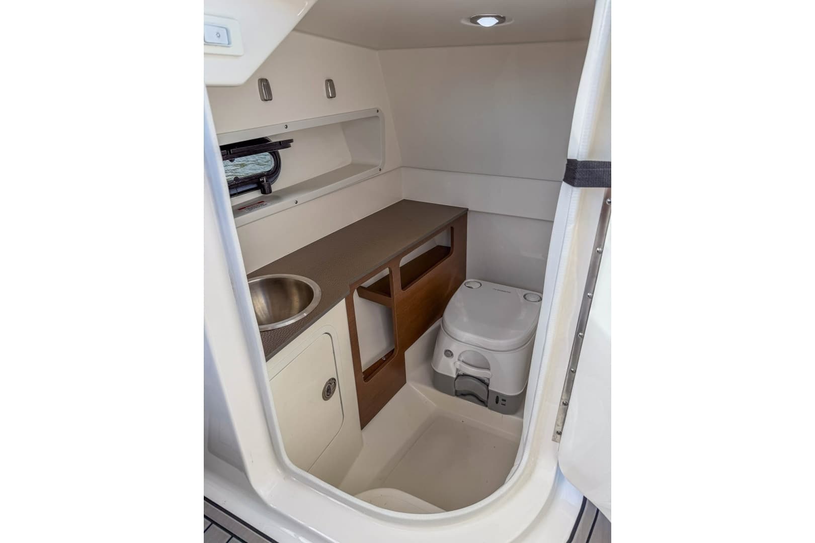2024 Sea Ray SDX 270