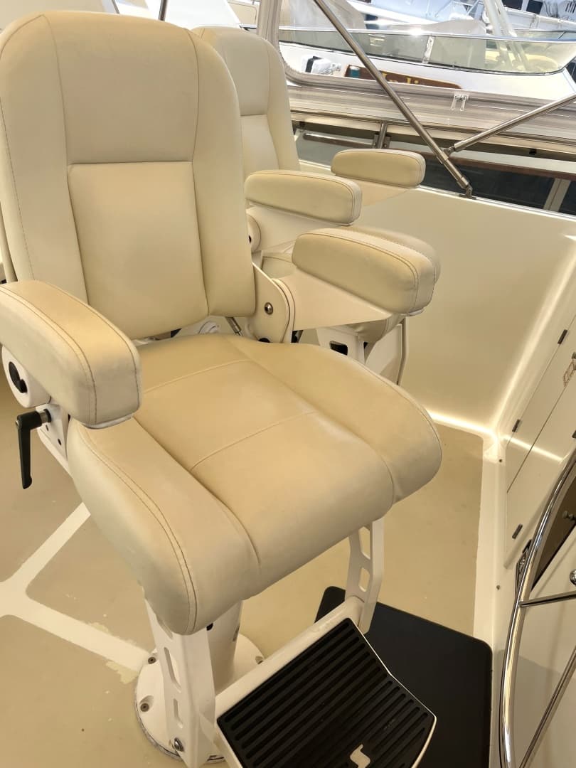 36Upper Helm Seats