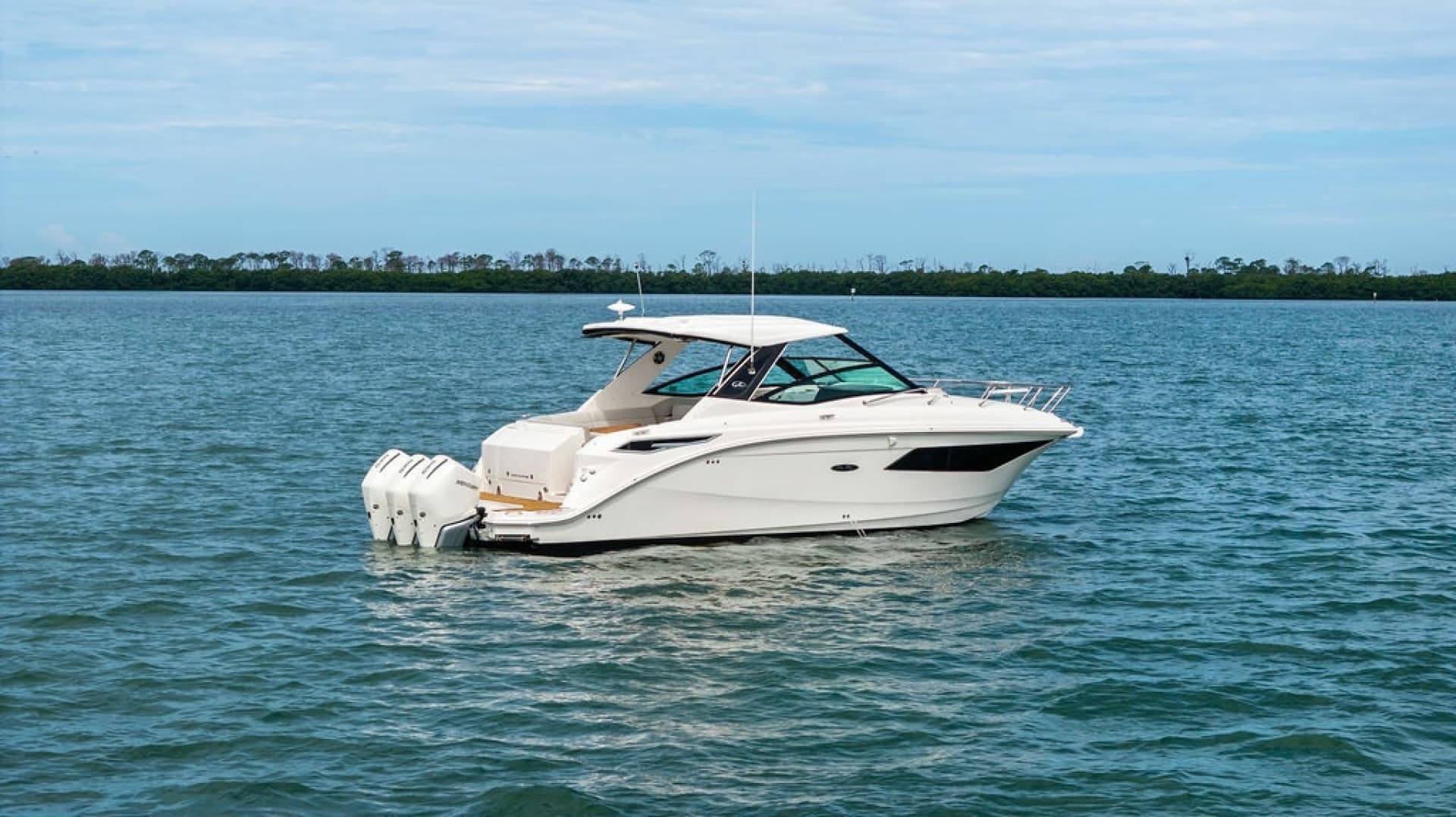 2022 Sea Ray Sundancer 320 Outboard