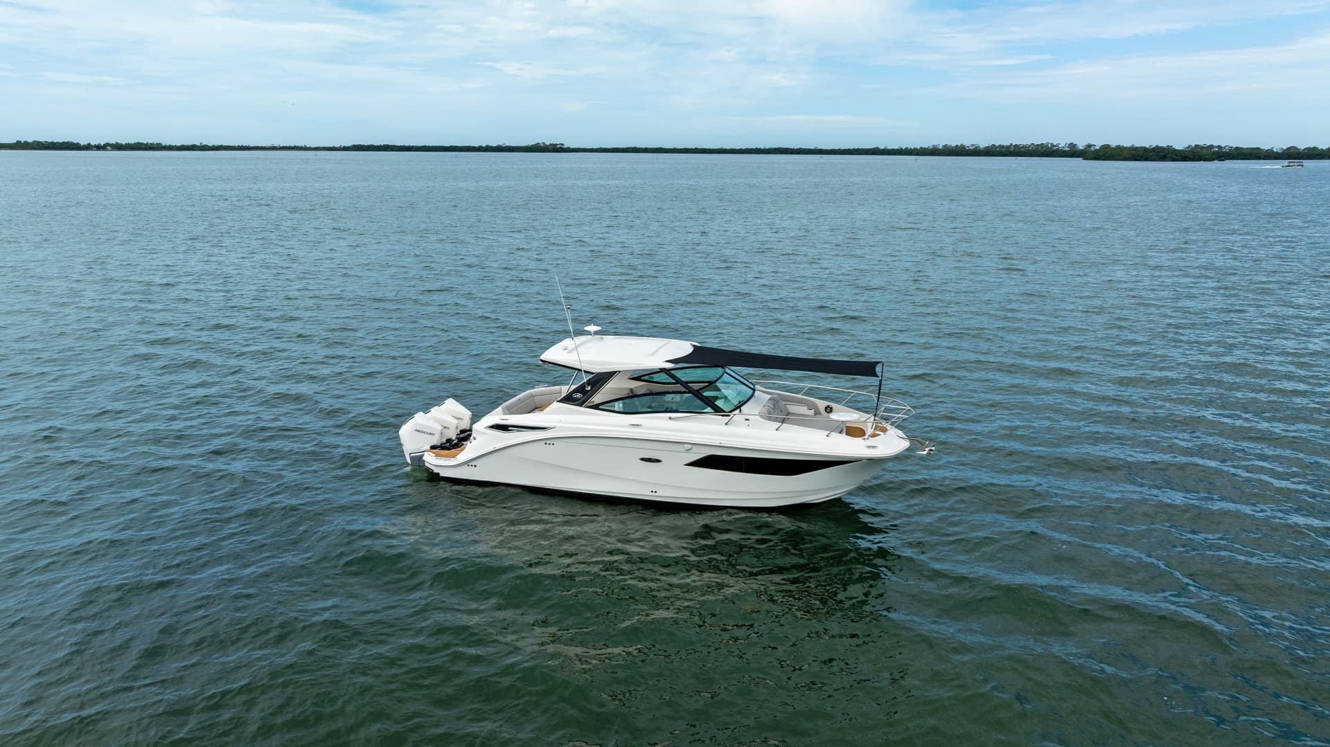 2022 Sea Ray Sundancer 320 Outboard
