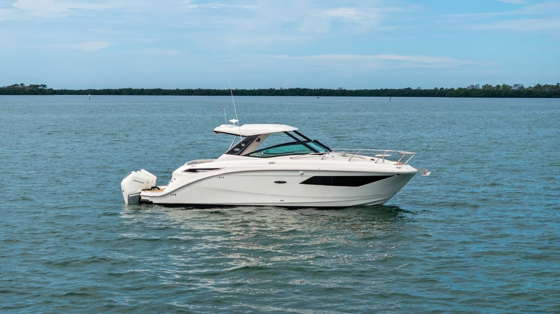 2022 Sea Ray Sundancer 320 Outboard