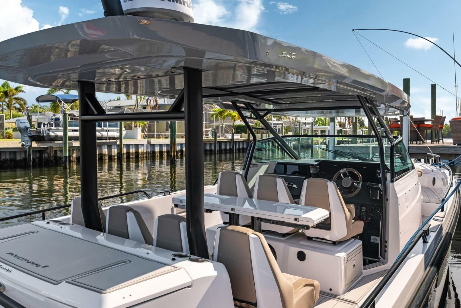 Axopar 37 - Helm Second Row Seating