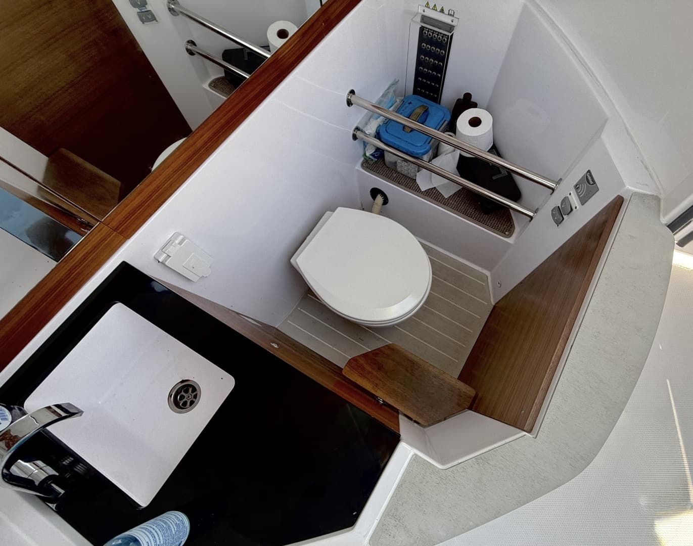 2022 Axopar 28 Cabin