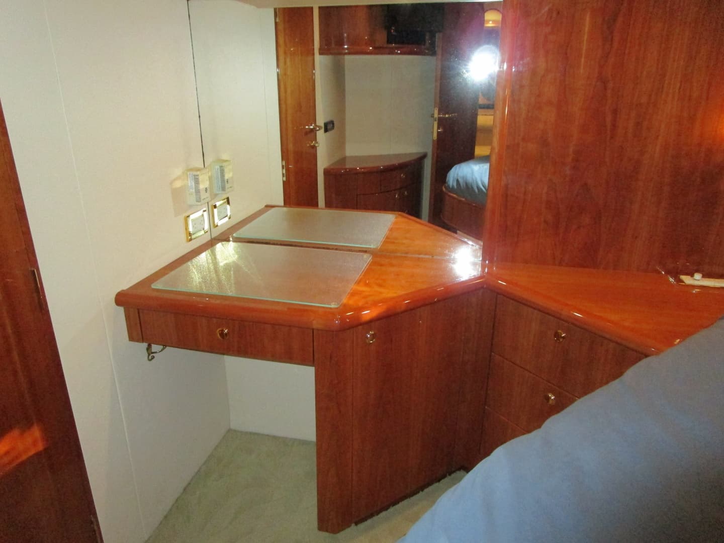 Master Vanity