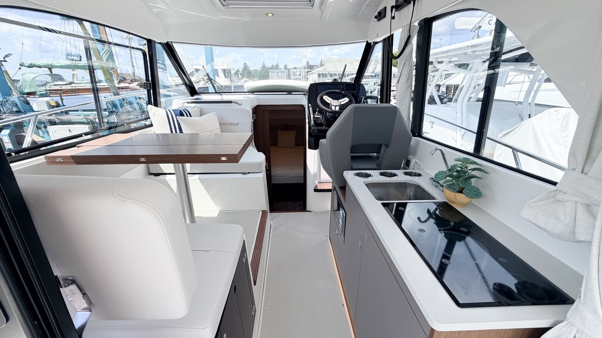 2027 Beneteau Antares 9