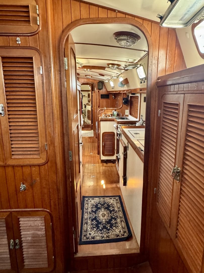 1990 Passport Royal Passport 49