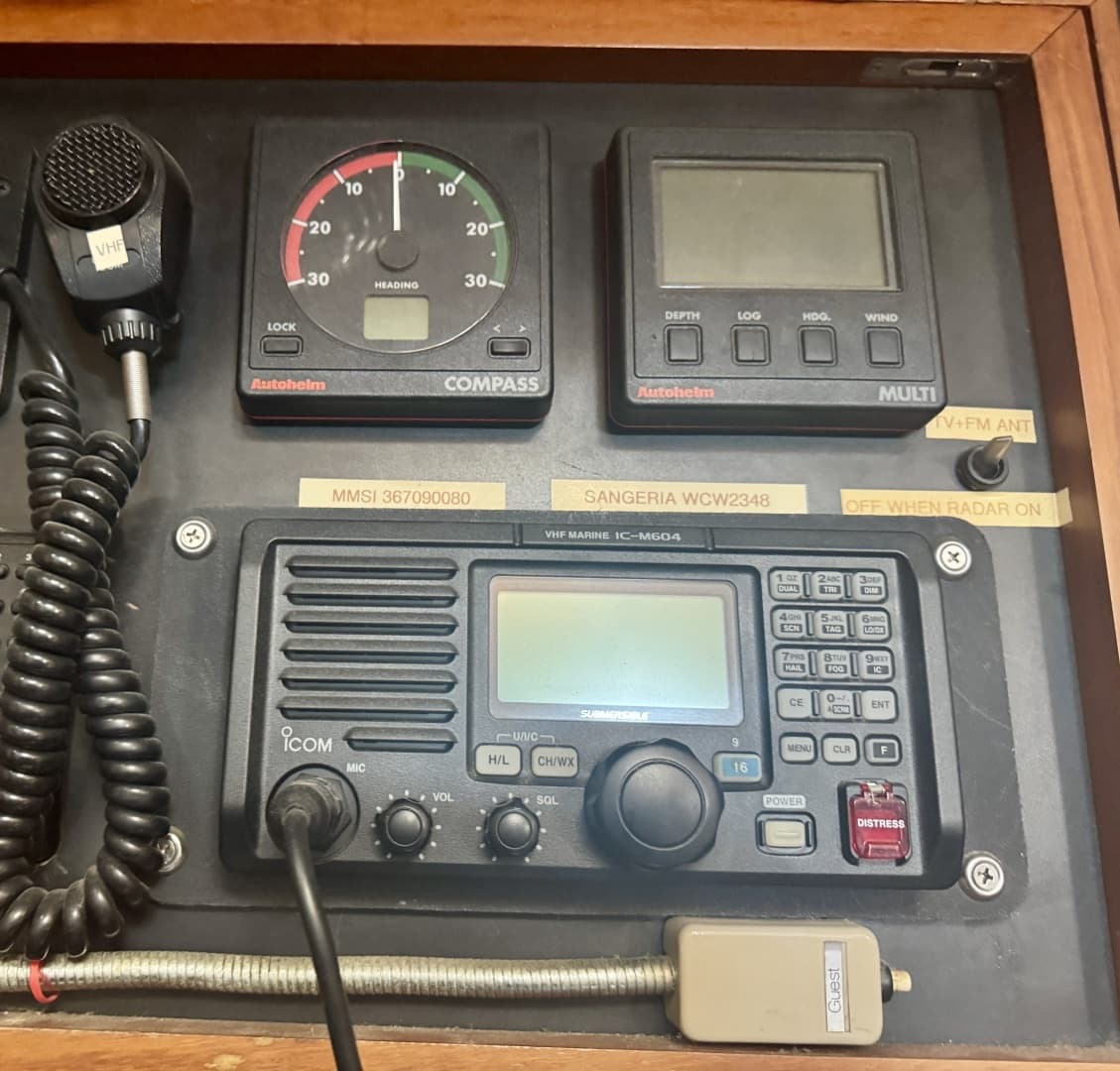 1990 Passport Royal Passport 49