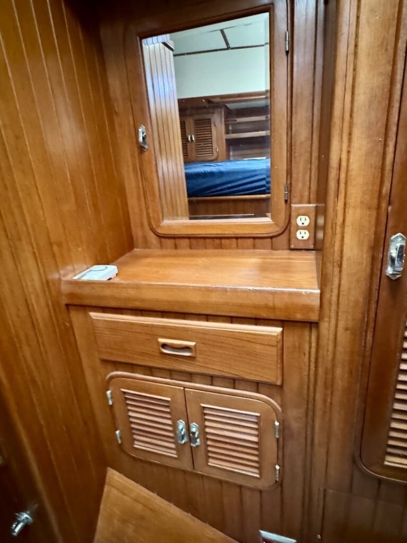 1990 Passport Royal Passport 49
