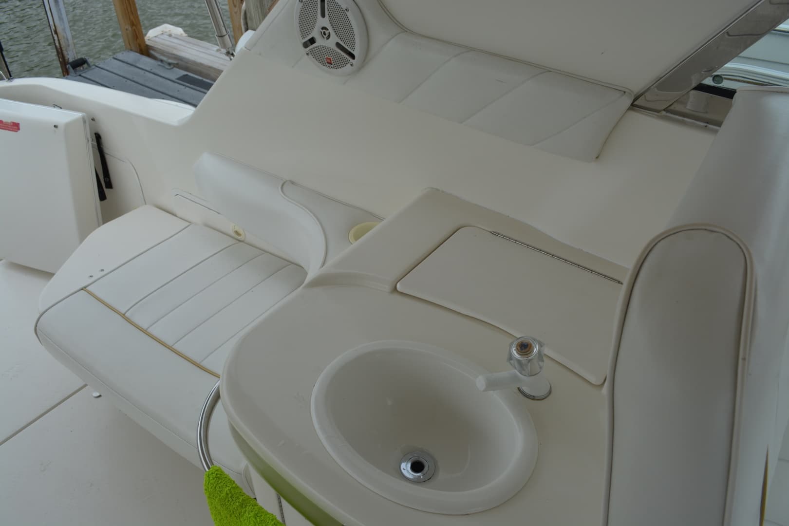 1996 Sea Ray Sundancer 370