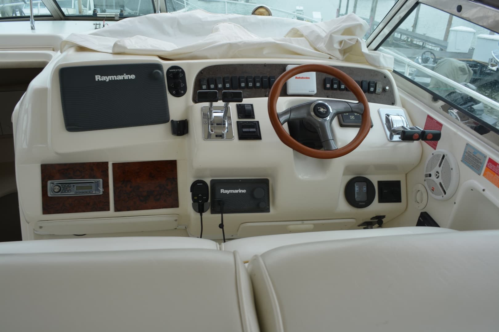 1996 Sea Ray Sundancer 370