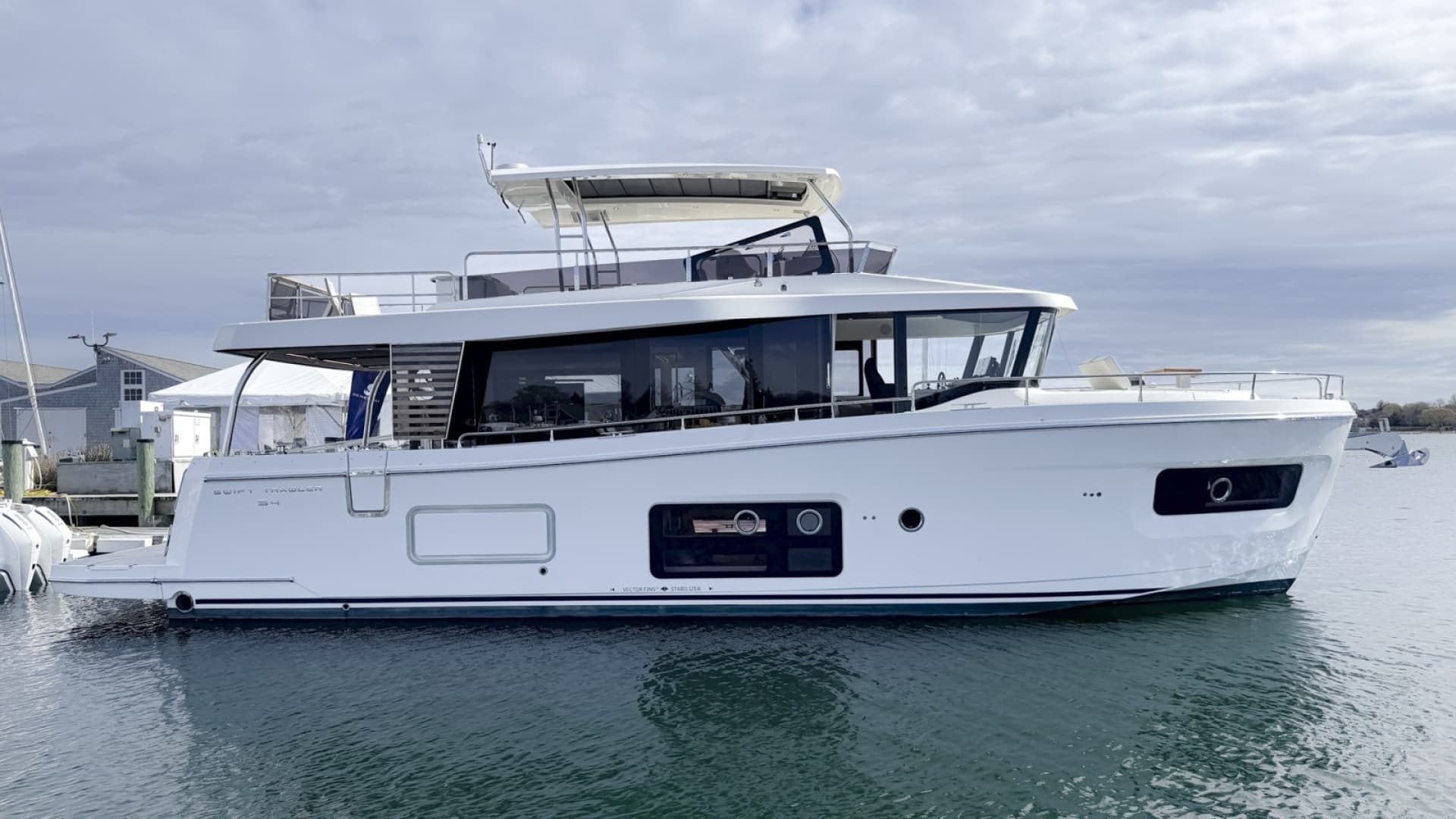 2026 Beneteau Swift Trawler 54