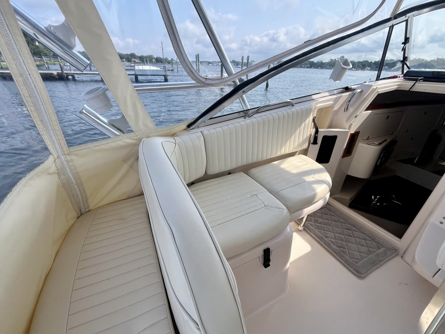 2003 Grady-White Express 330