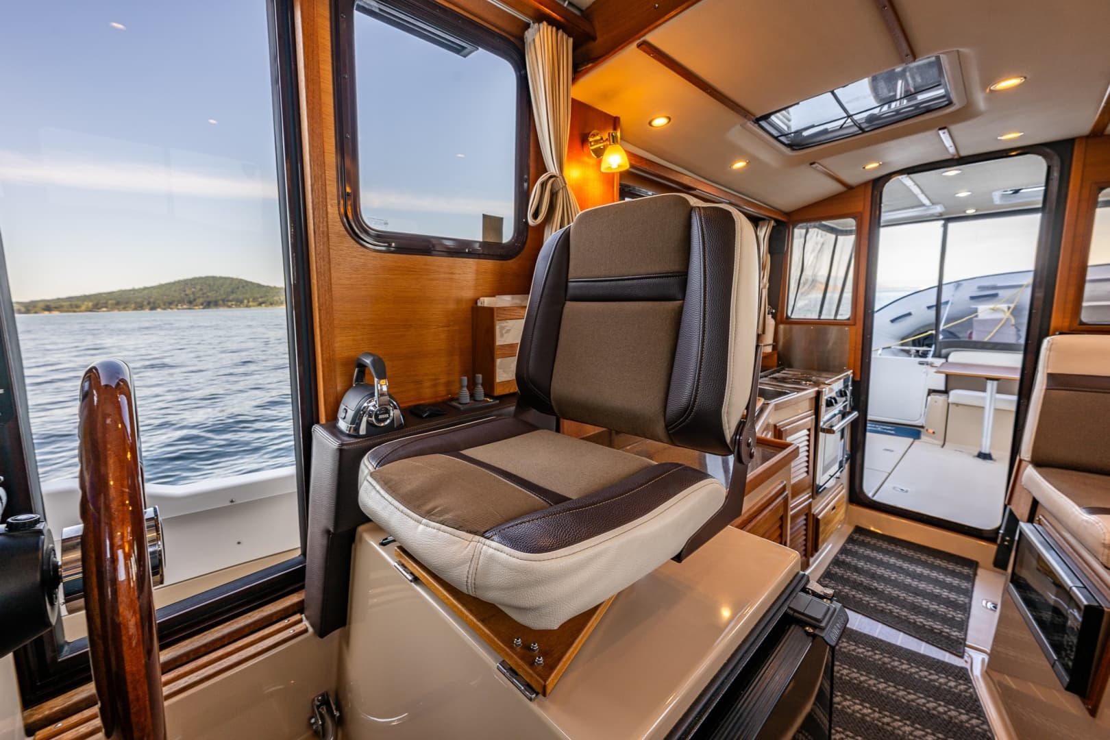 2016 Ranger Tugs R-31 CB