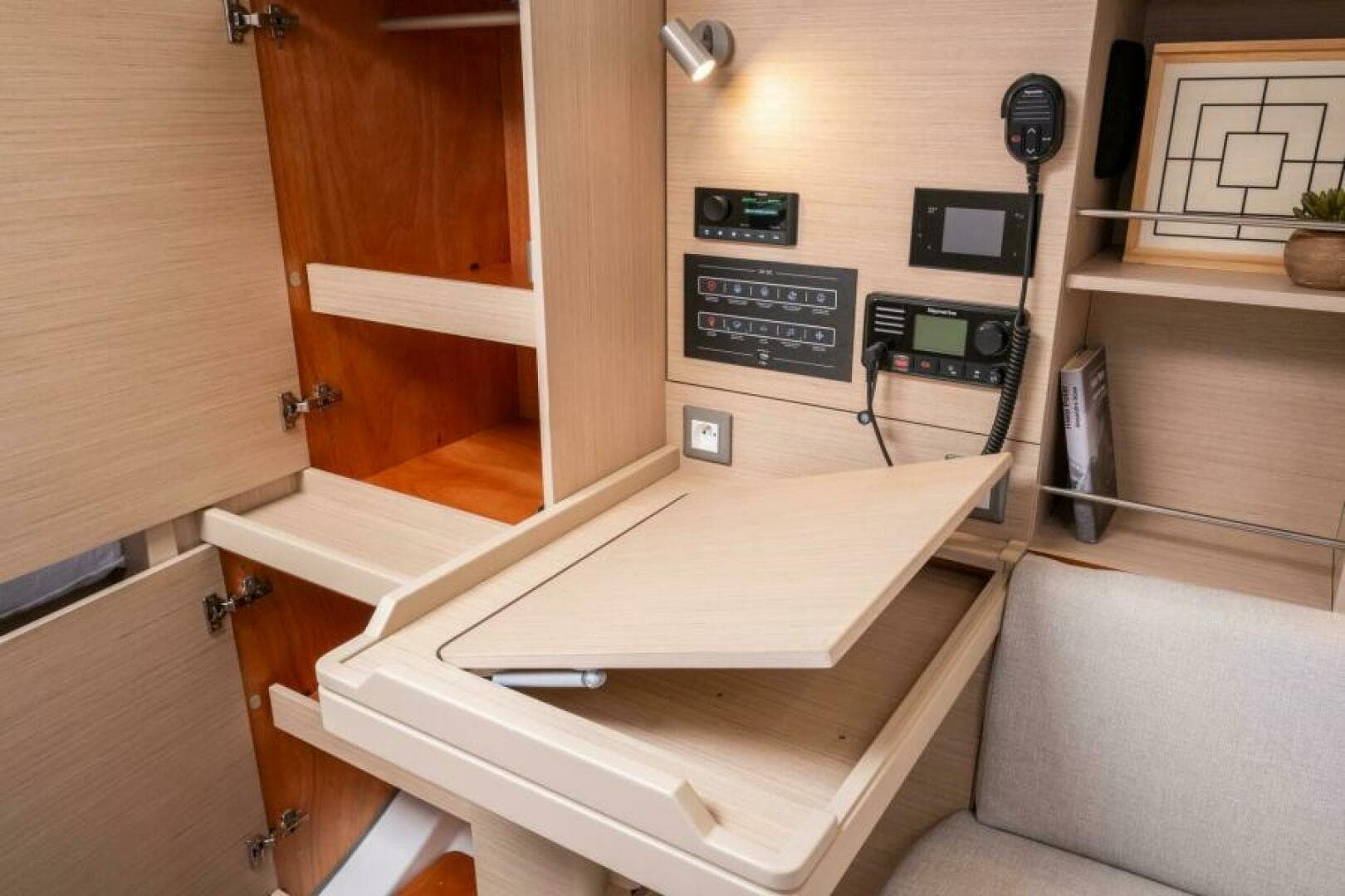 2027 Beneteau Oceanis 37.1