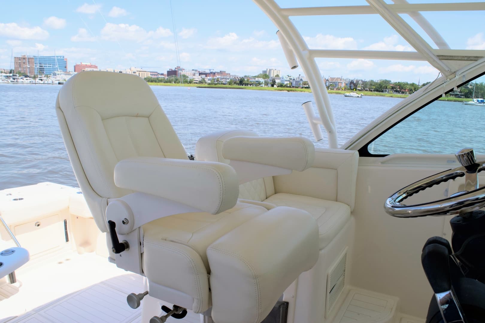 Grady White 37 - TRIPLE NET - Helm Seating