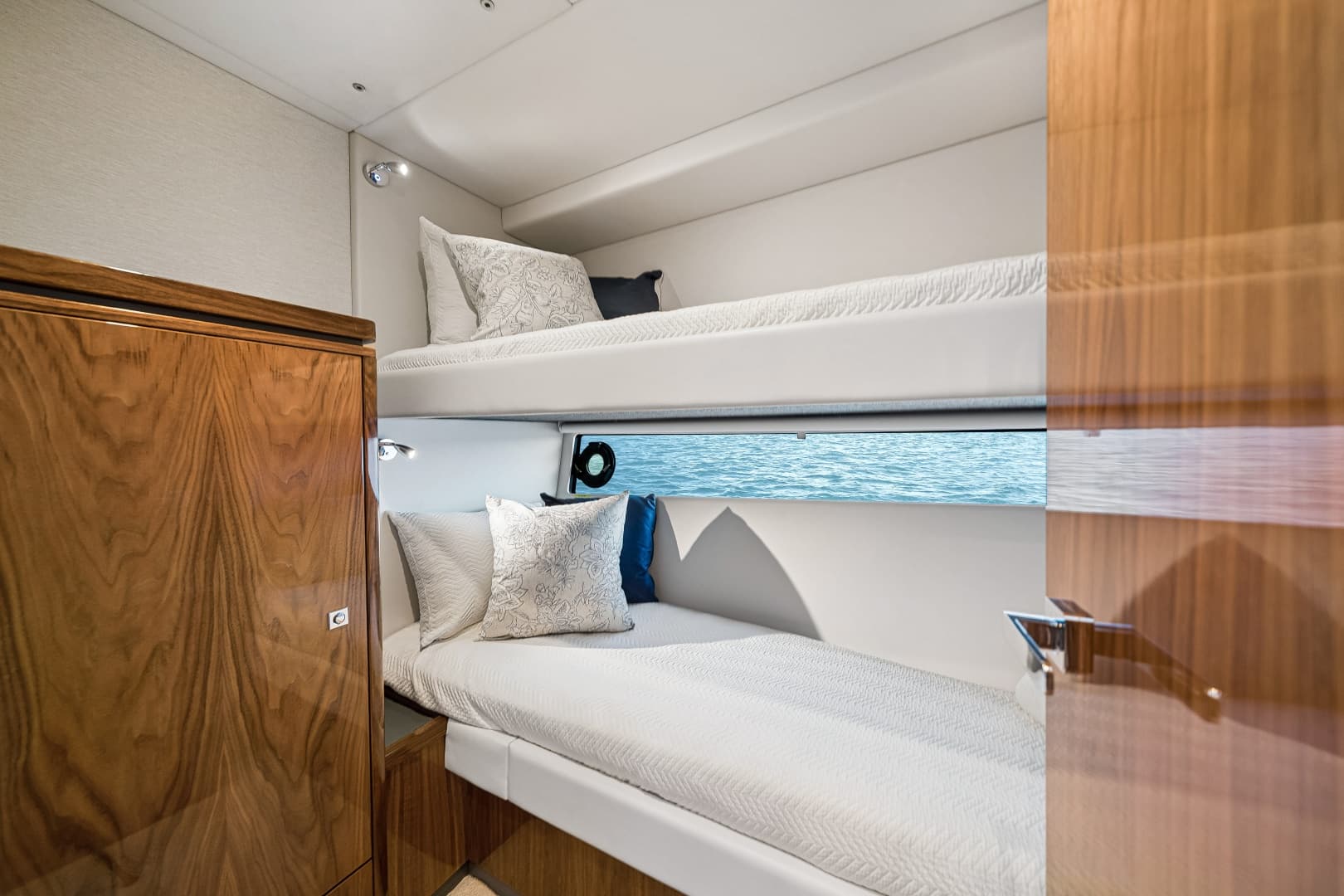 2023 Riviera 4600 Sport Yacht