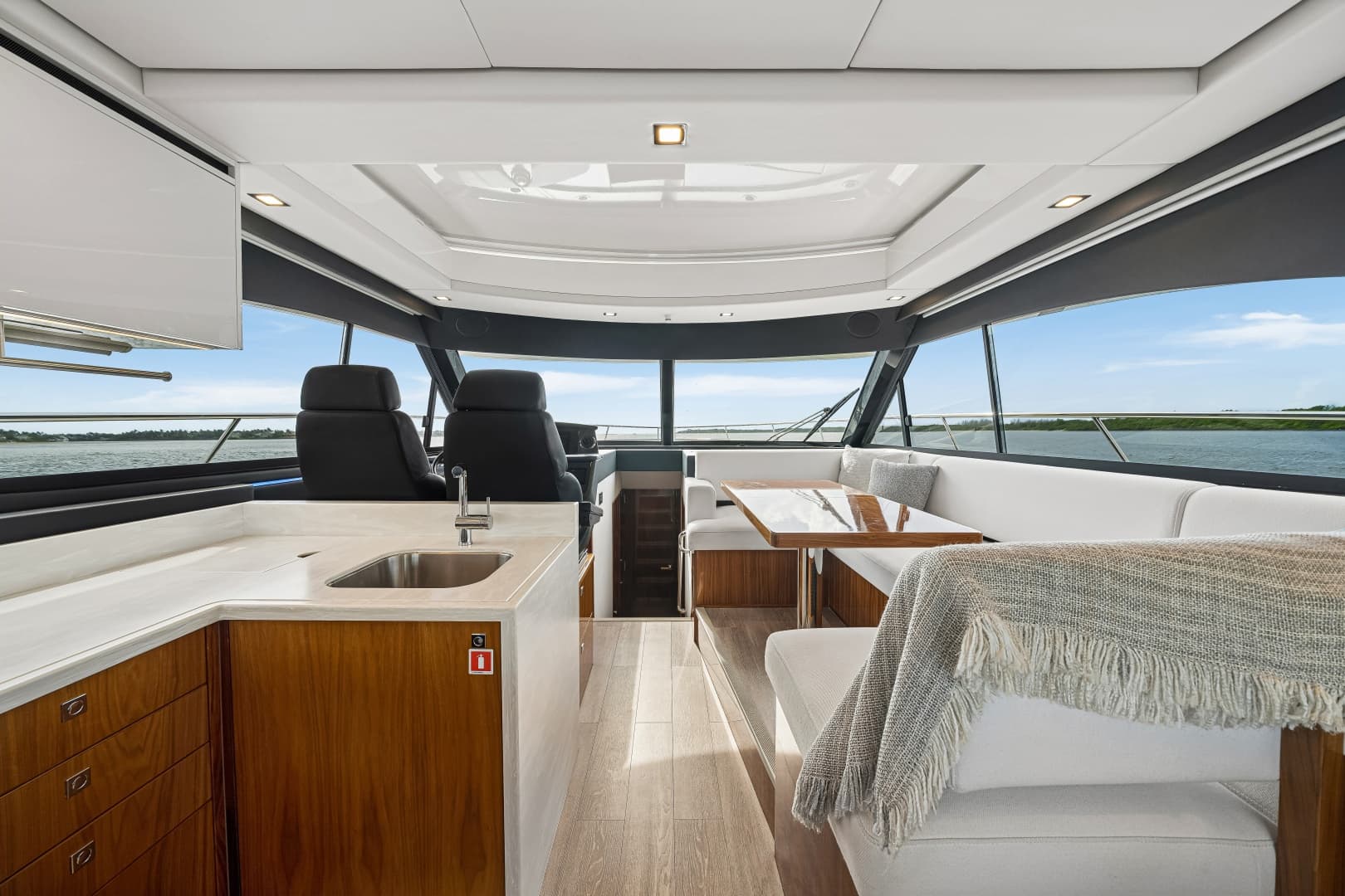 2023 Riviera 4600 Sport Yacht