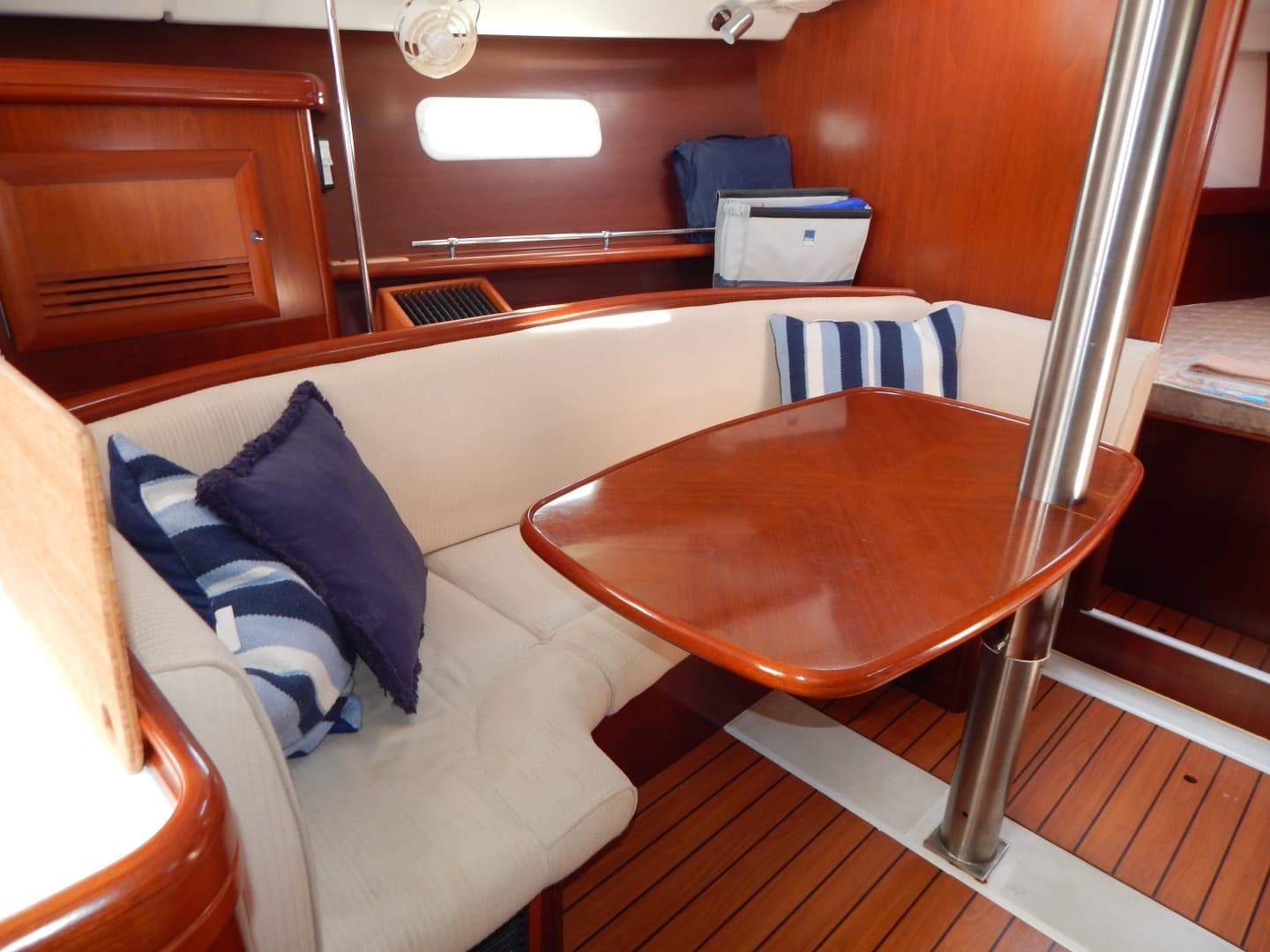 2005 Beneteau 373