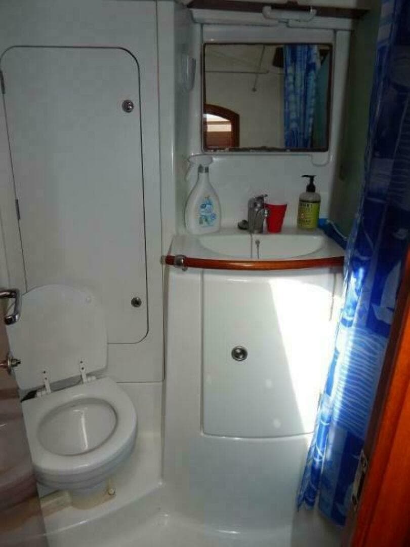 2005 Beneteau 373