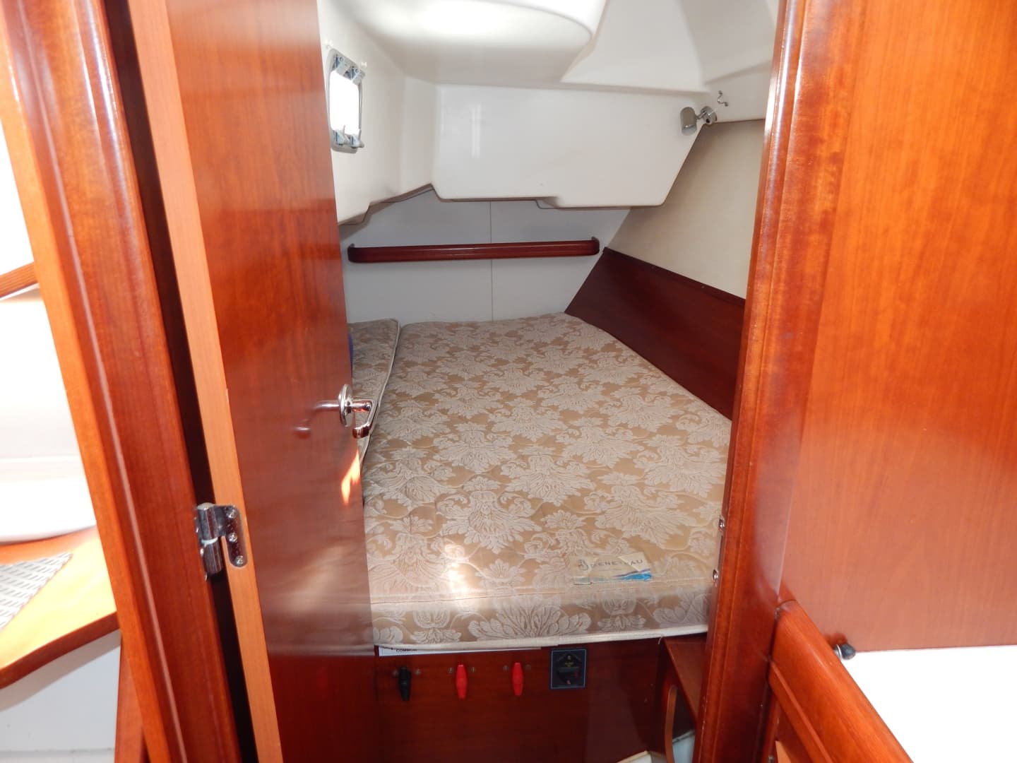 2005 Beneteau 373