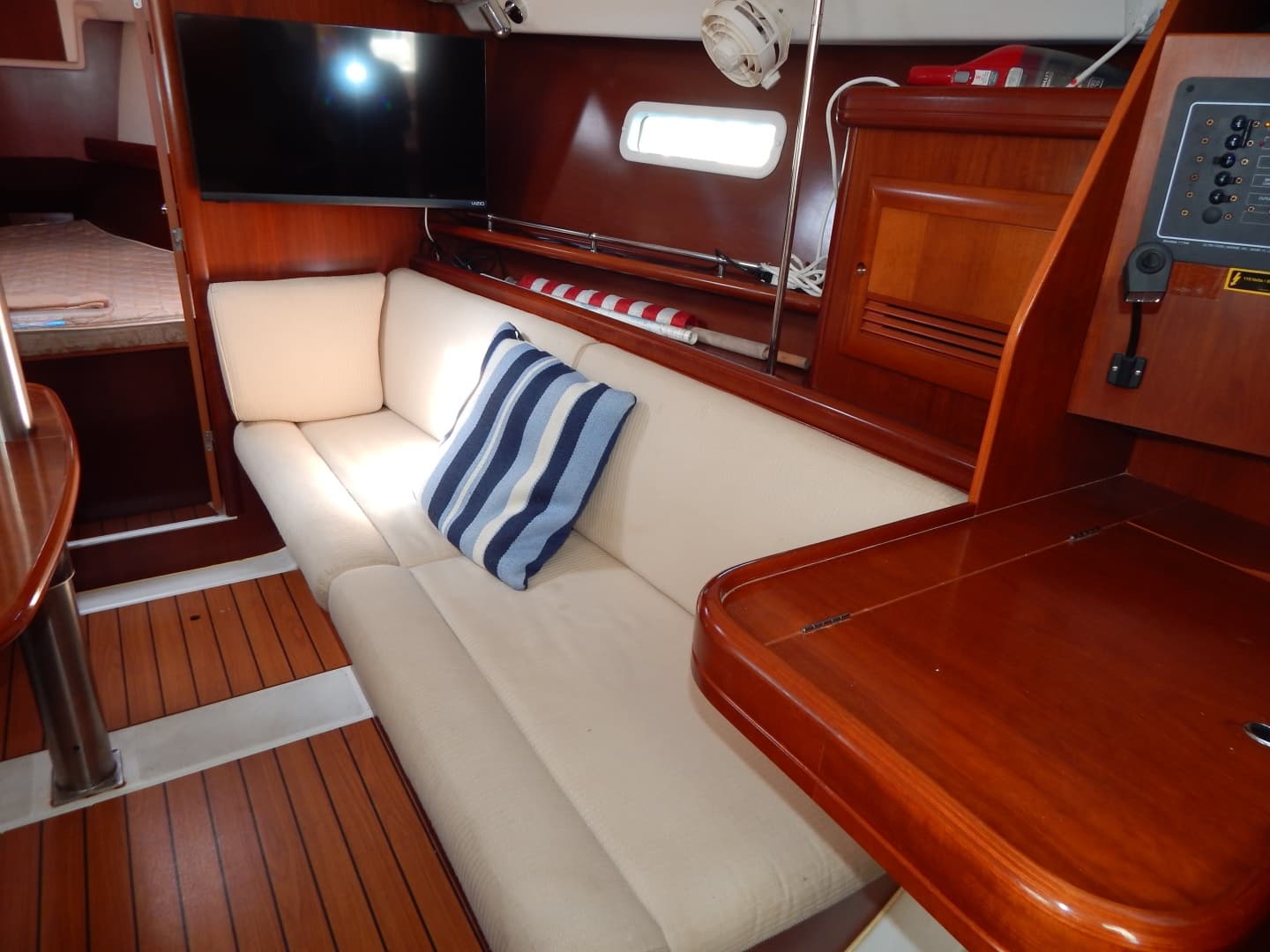 2005 Beneteau 373